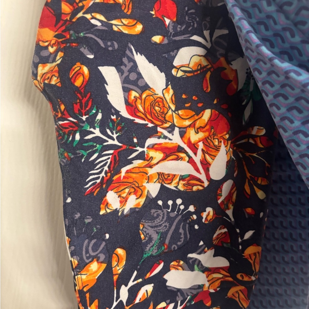 Colorful Patterned Leggings Set - Picture 4 of 14